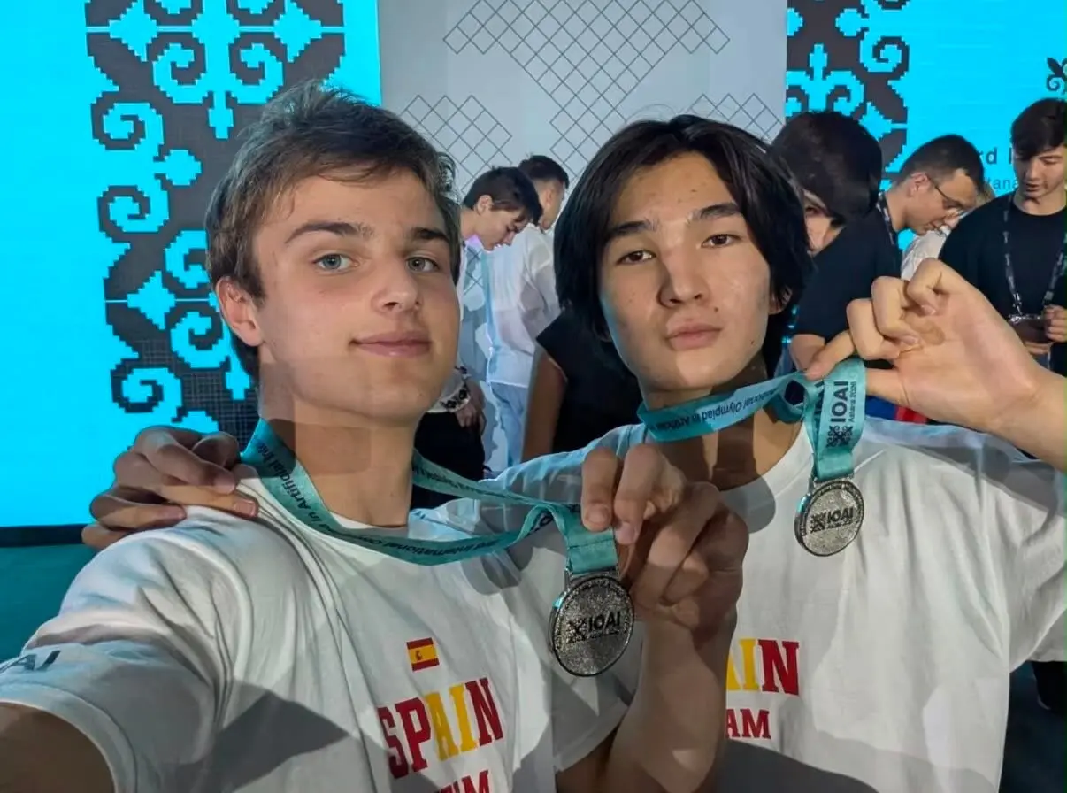 Silver medals at the closing ceremony.